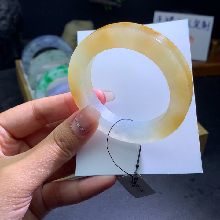 定制翡翠未镶嵌翡翠手镯