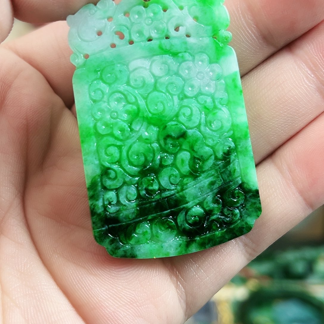 翡翠颈饰18K金镶嵌吊坠