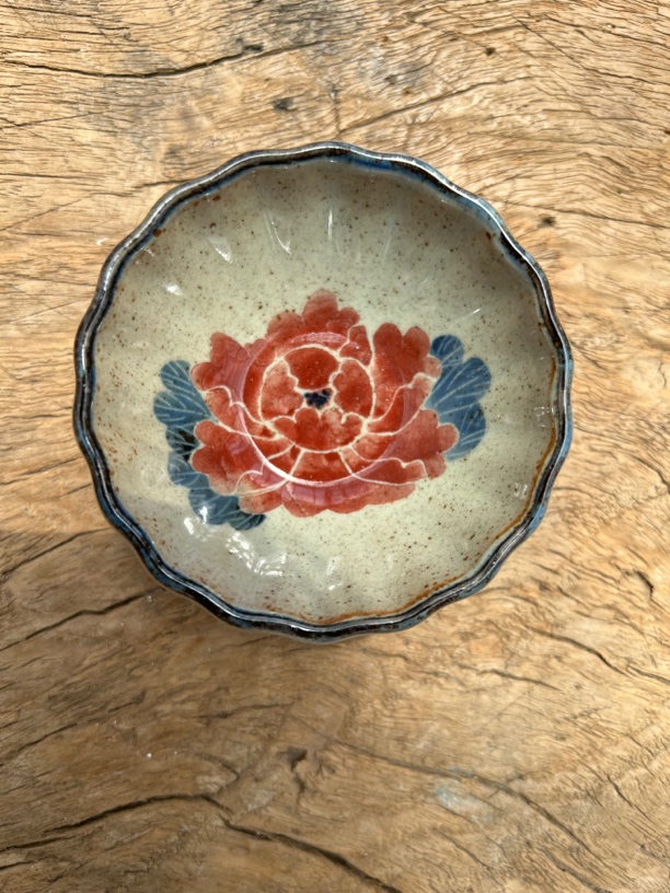 【近山古美】高温手绘釉下青花红牡丹仿宋小碟一个