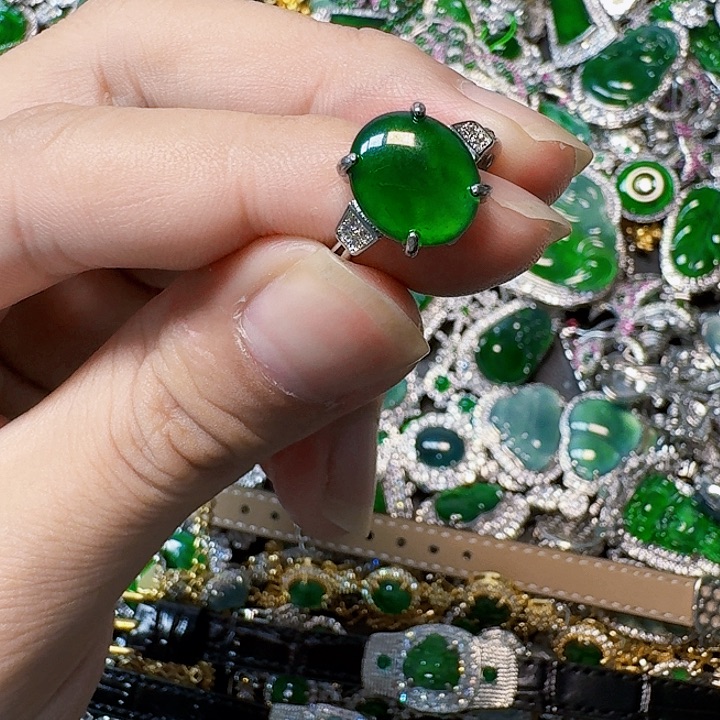 翡翠颈饰未镶嵌天然A货翡翠放漏