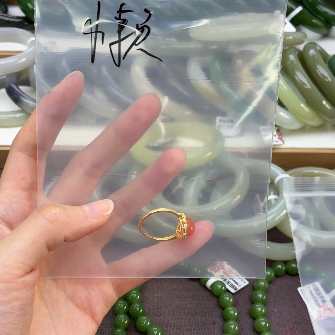 懒***只和田玉未镶嵌手镯