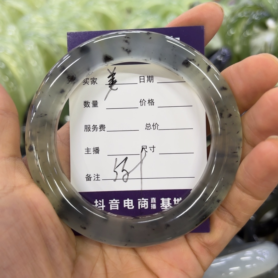 姜***。蛇纹石玉未镶嵌天然岫玉手镯