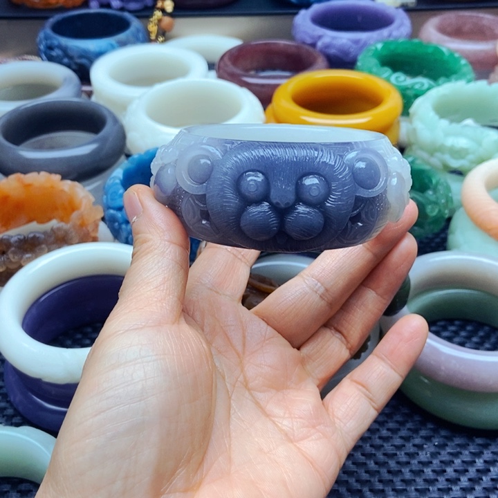 落***秋石英岩玉未镶嵌手镯