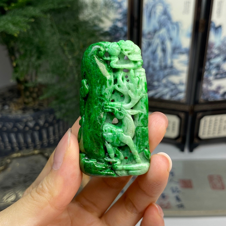 满色阳绿一路有你梅花鹿挂件 天然翡翠A货