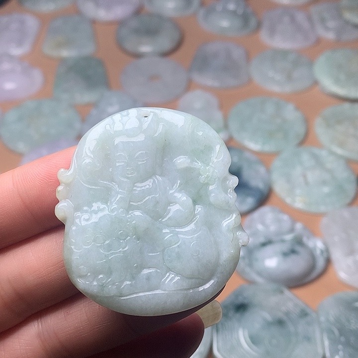 翡翠未镶嵌颈饰文殊
