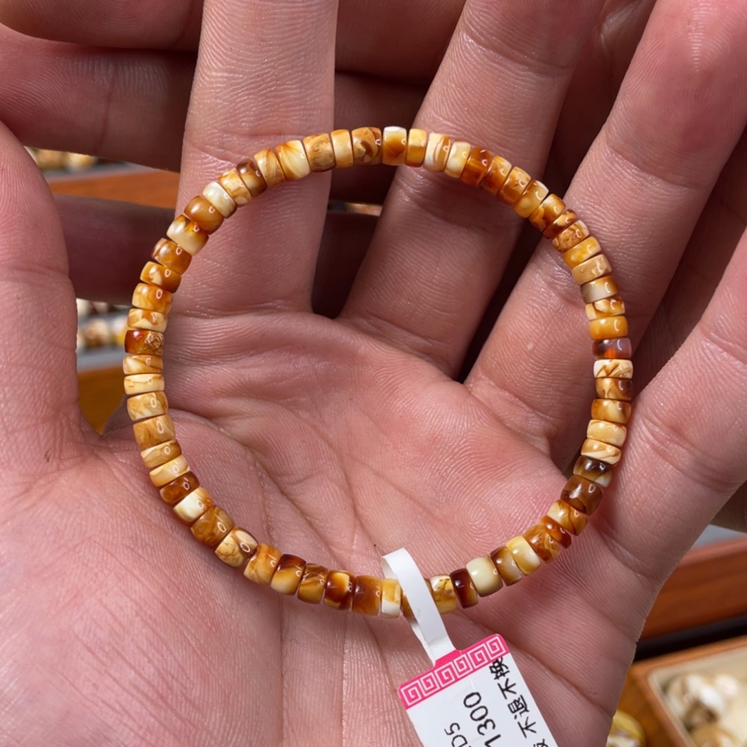 我***是琥珀未镶嵌珠宝奇石