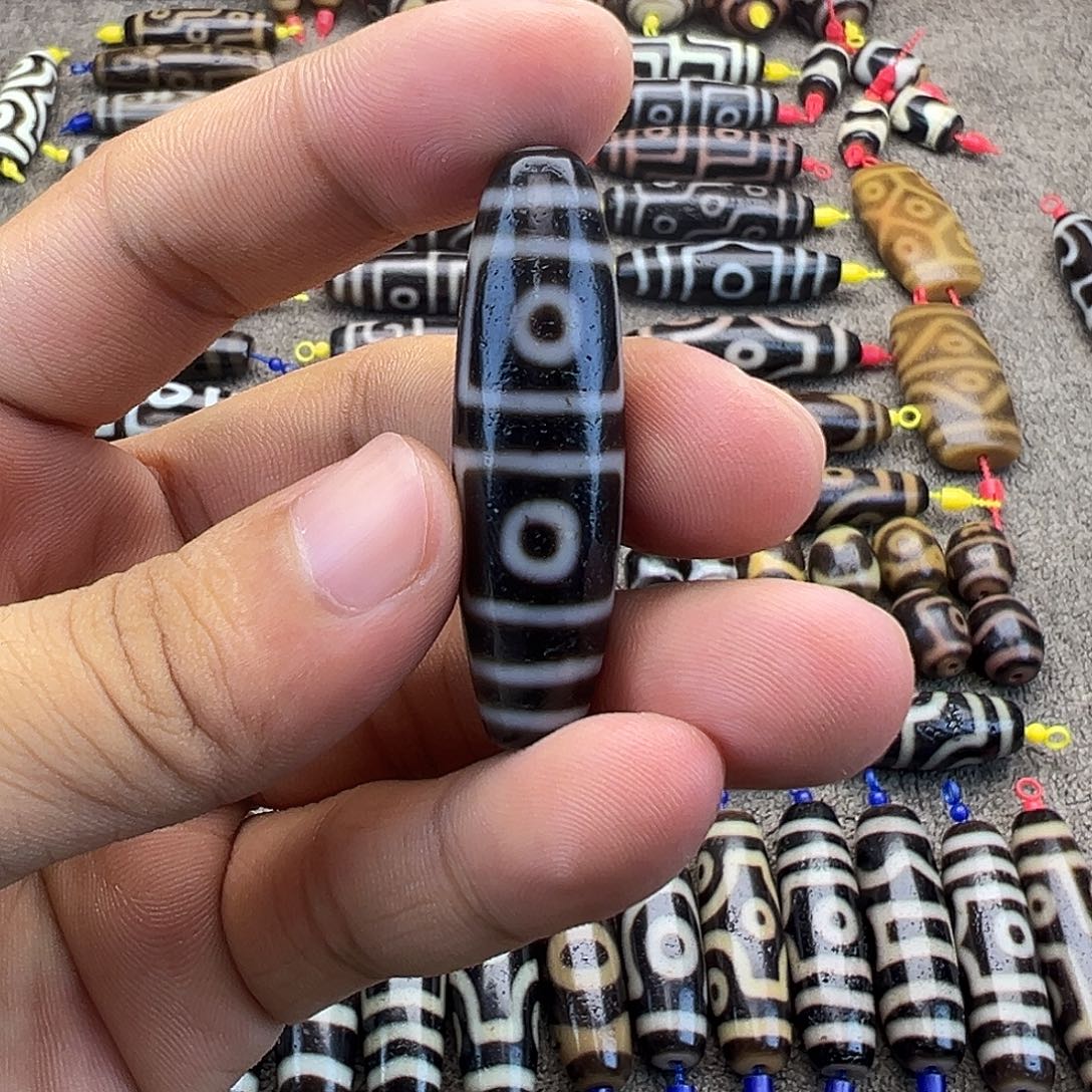 玛瑙/玉髓未镶嵌吊坠(赠链)曲贡天珠