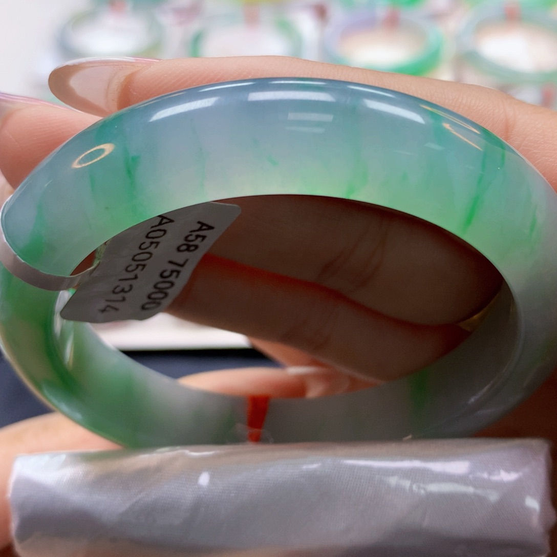 翡翠手镯未镶嵌（莫莫26）58正28号