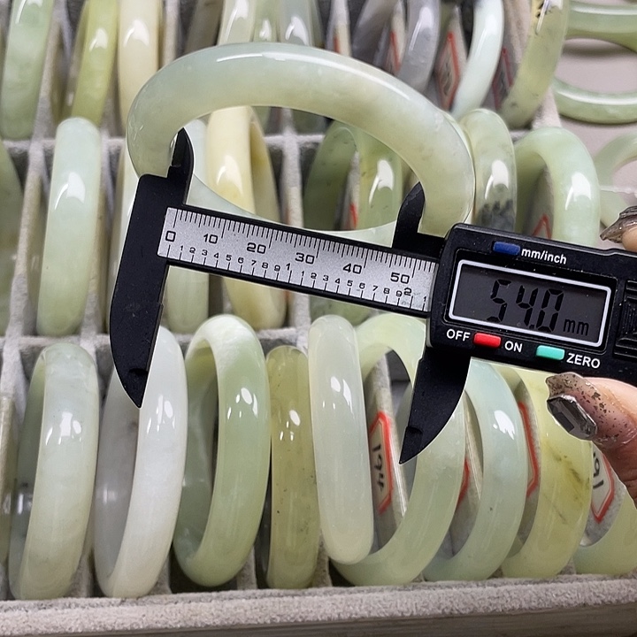 蛇纹石玉未镶嵌手镯166