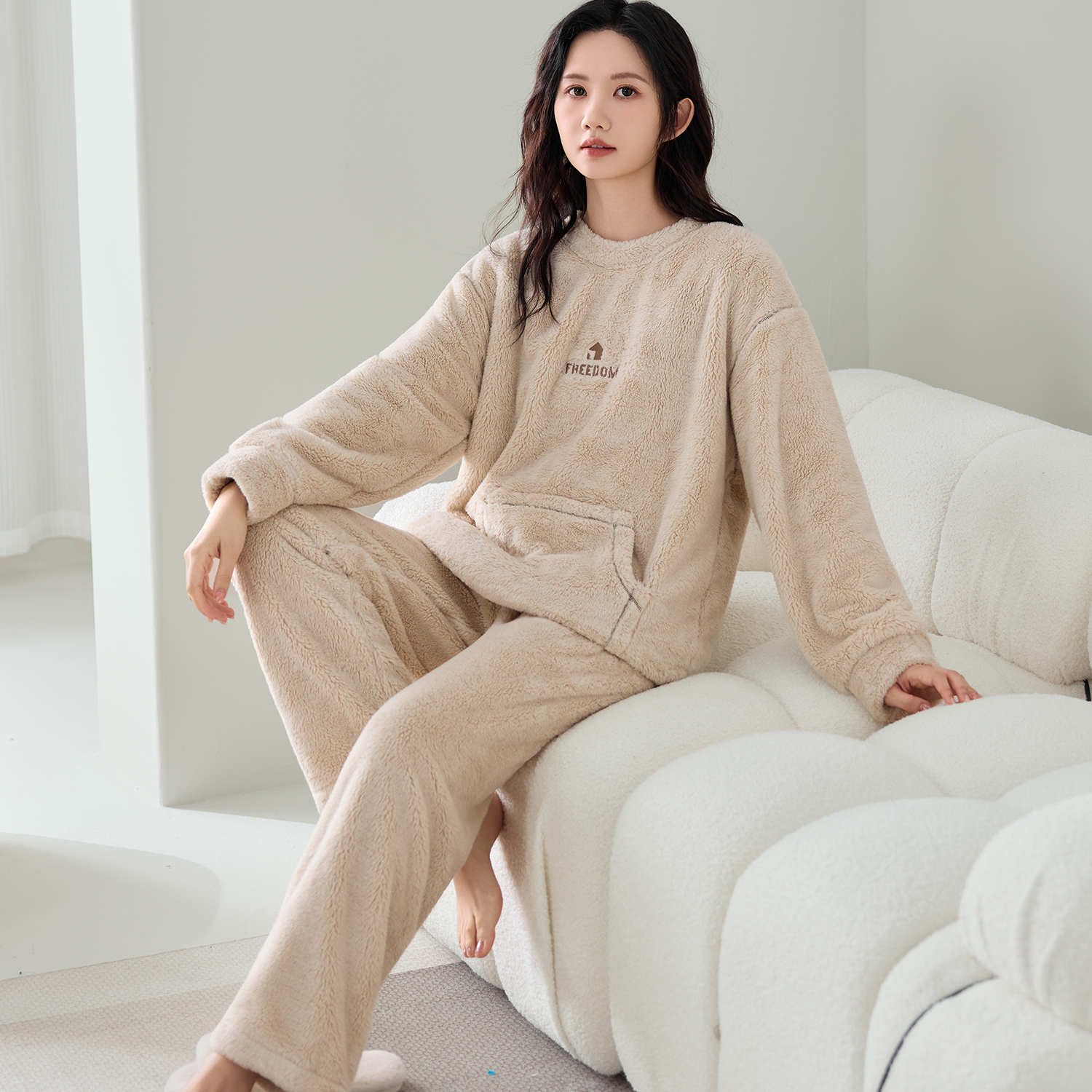珊瑚绒秋冬新款睡衣女加厚加绒休闲慵懒可外穿舒棉绒家居服两件套