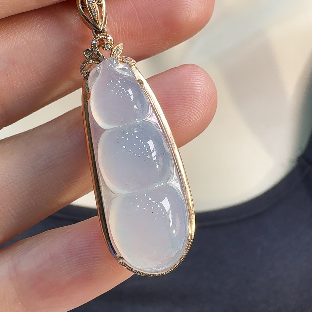 翡翠18K金镶嵌颈饰吊坠