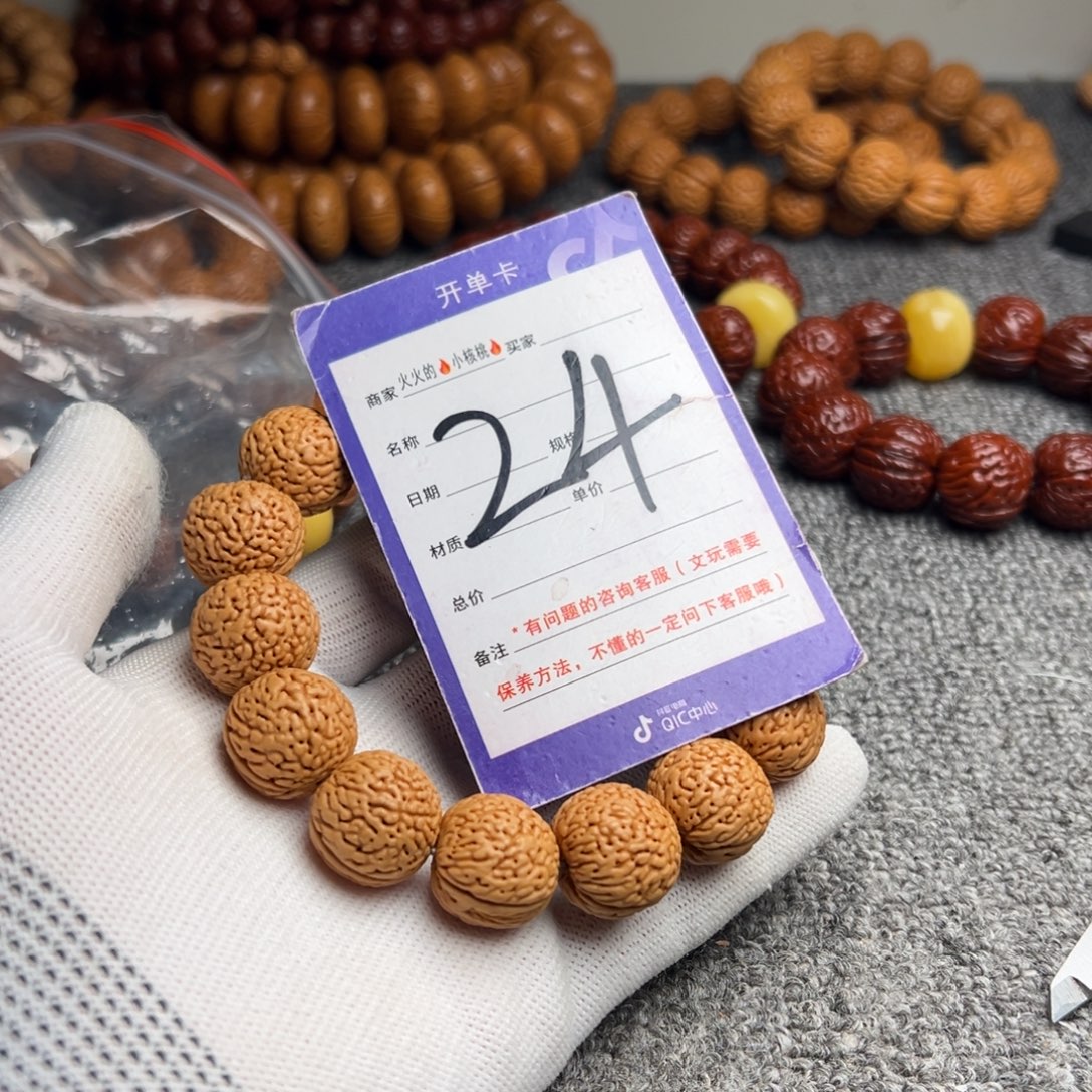 手串桃核蚂蚁纹小方墩24