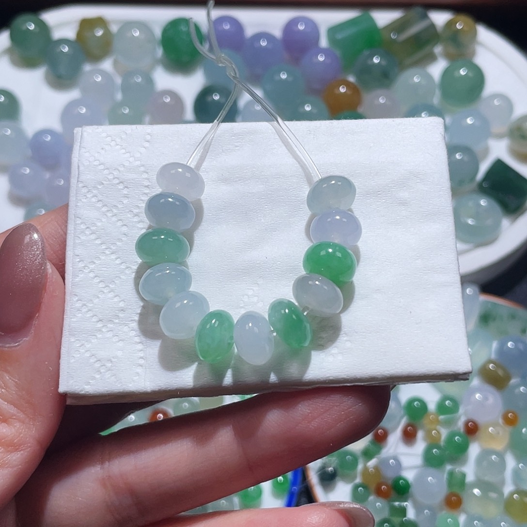 茶****定制翡翠未镶嵌卡8+