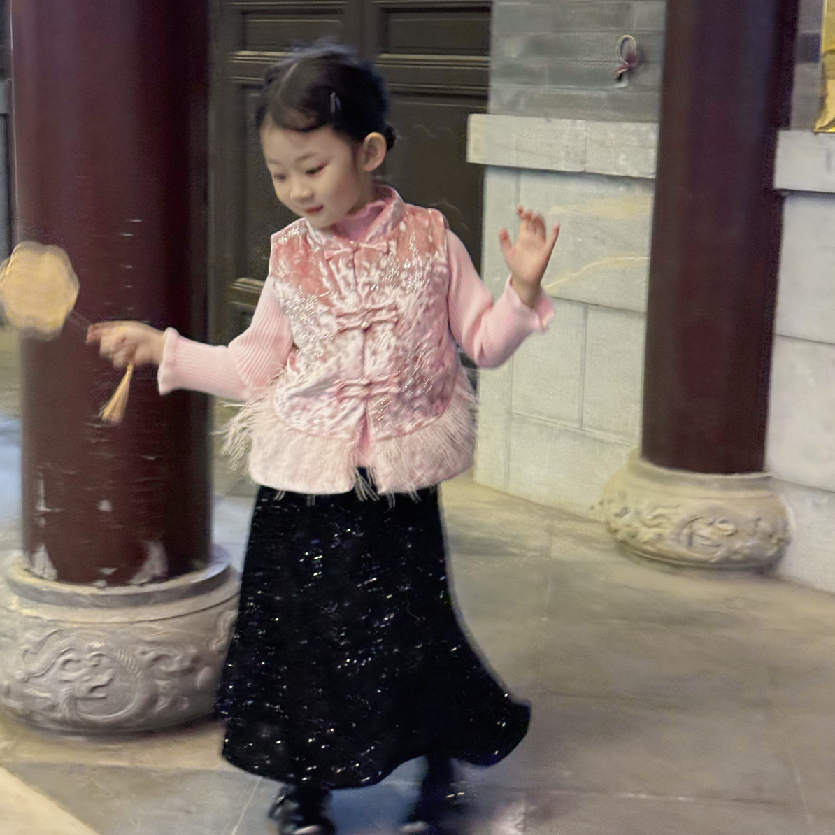 女童新中式丝绒马甲背心秋冬25新款中小童花边毛衣亮片半身裙套装