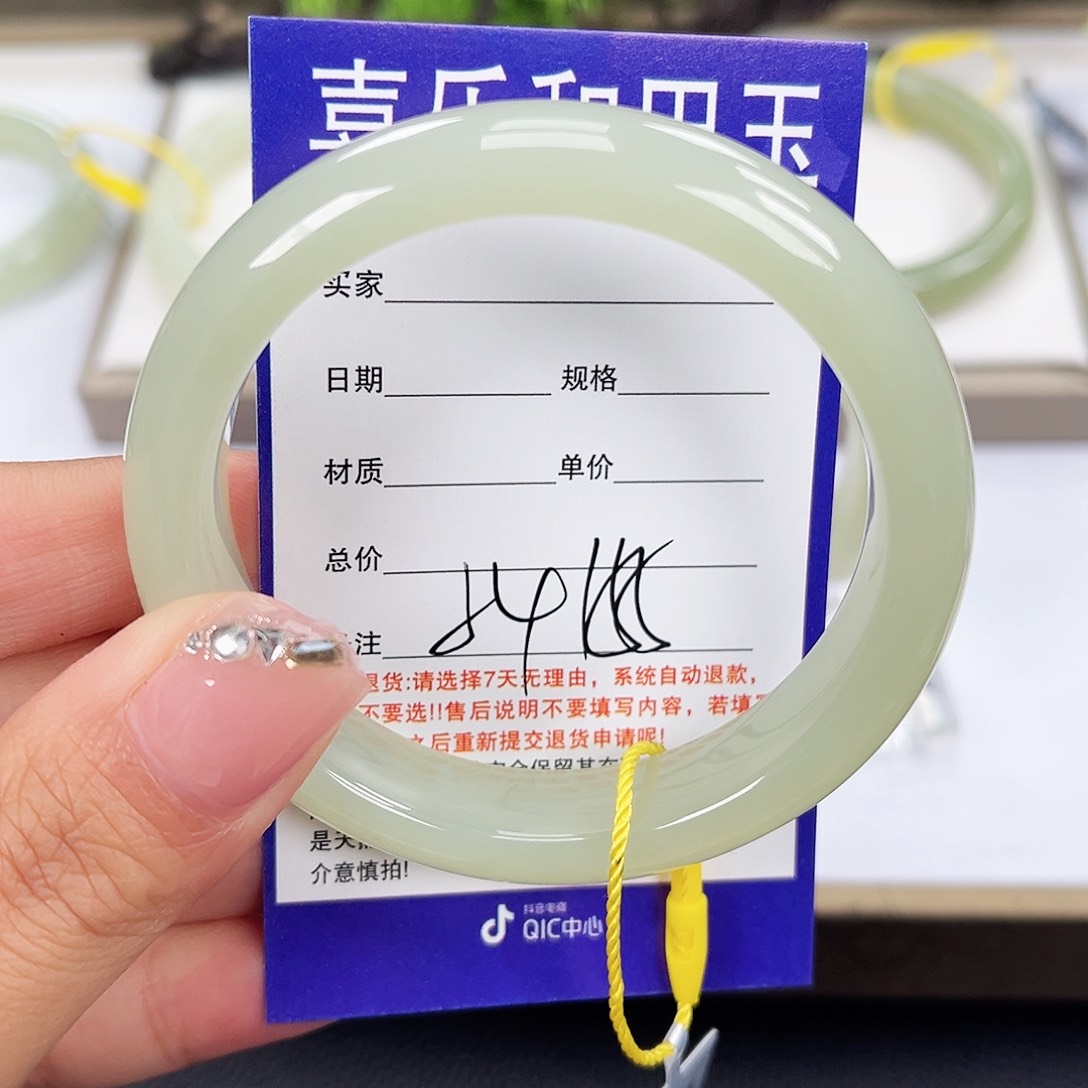 和田玉手镯未镶嵌