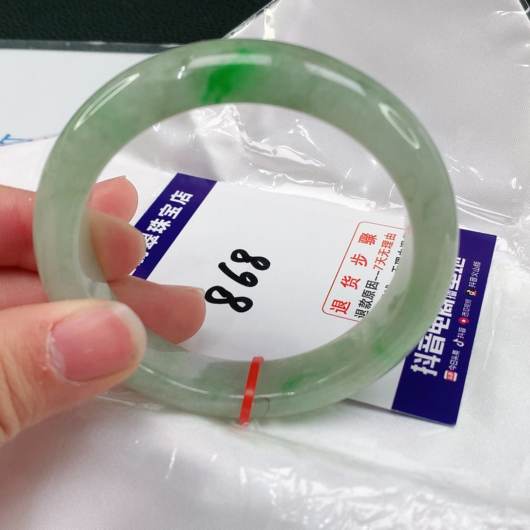 翡翠手镯未镶嵌翡翠
