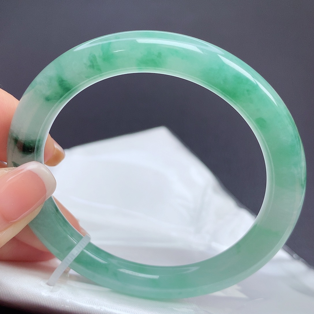 翡翠手镯（圆镯）未镶嵌54圈口