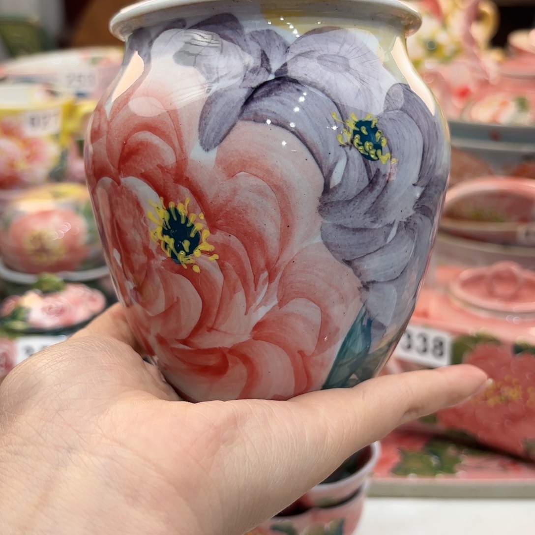 瓷片兔兔哈哈笑的