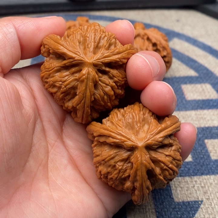 吊坠文玩核桃温*三棱