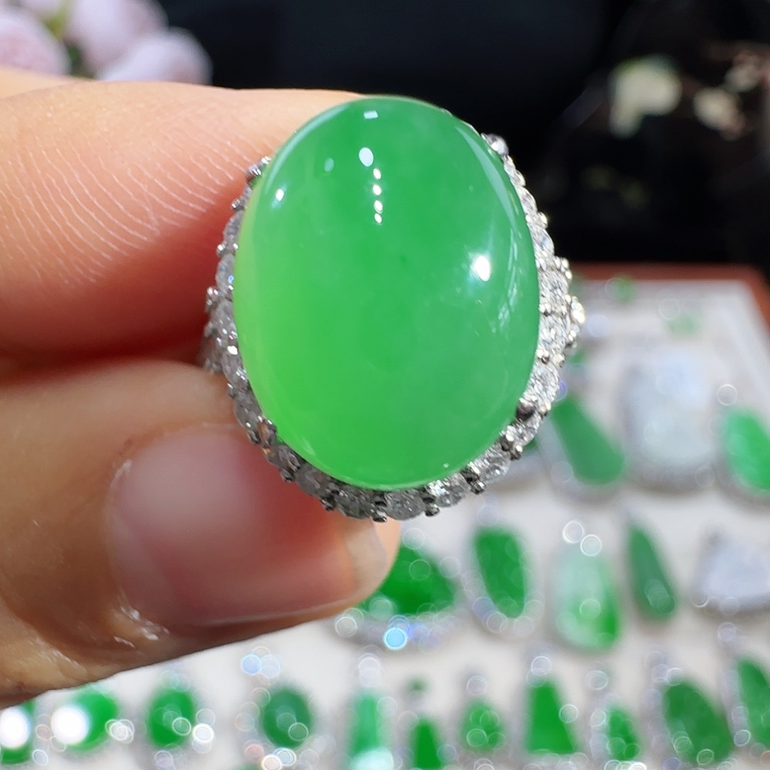 翡翠吊坠(不含链)18K金镶嵌