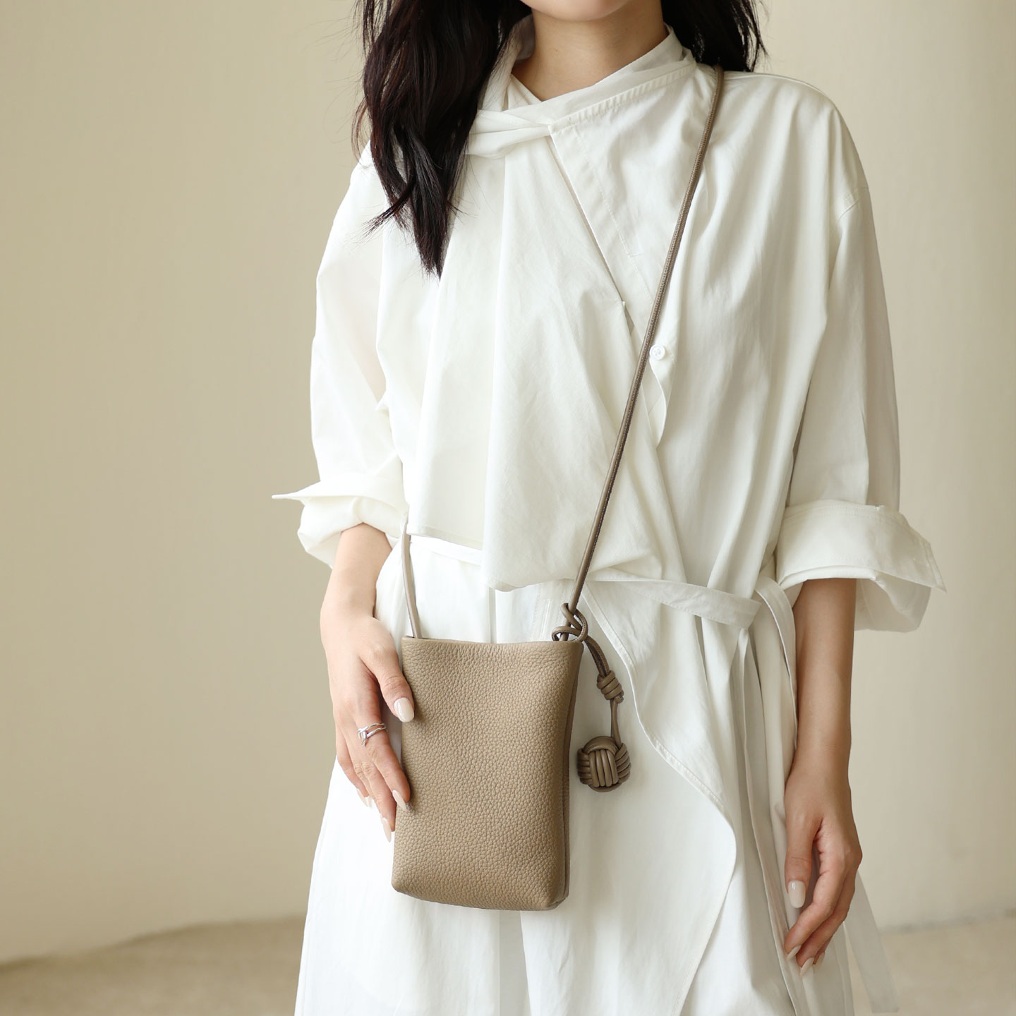 2025新款真皮手机包女休闲小包包头层牛皮时尚简约百搭迷你斜挎包