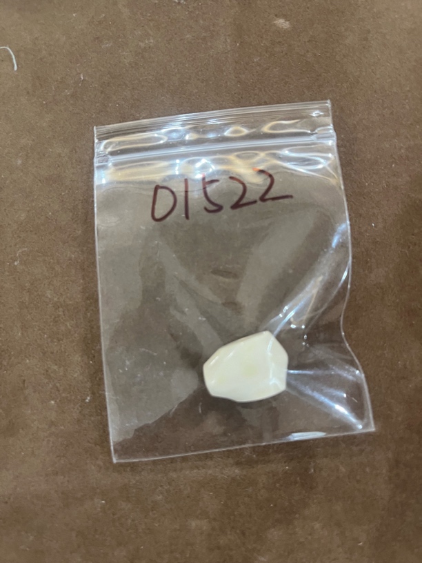 01522亚齐家猛犸象牙鲨鱼背三通配饰