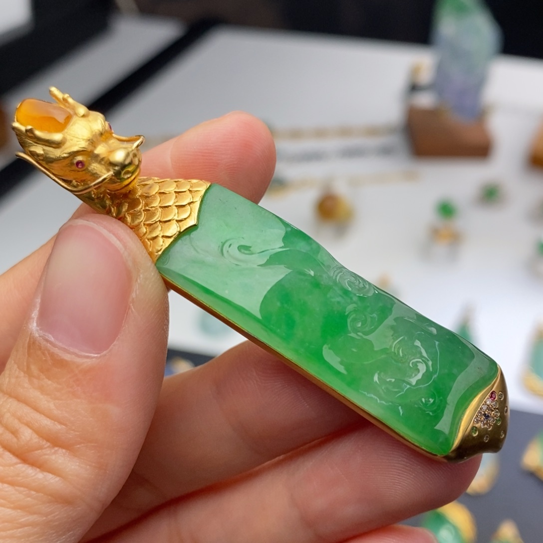 定制翡翠18K金镶嵌  龙勾