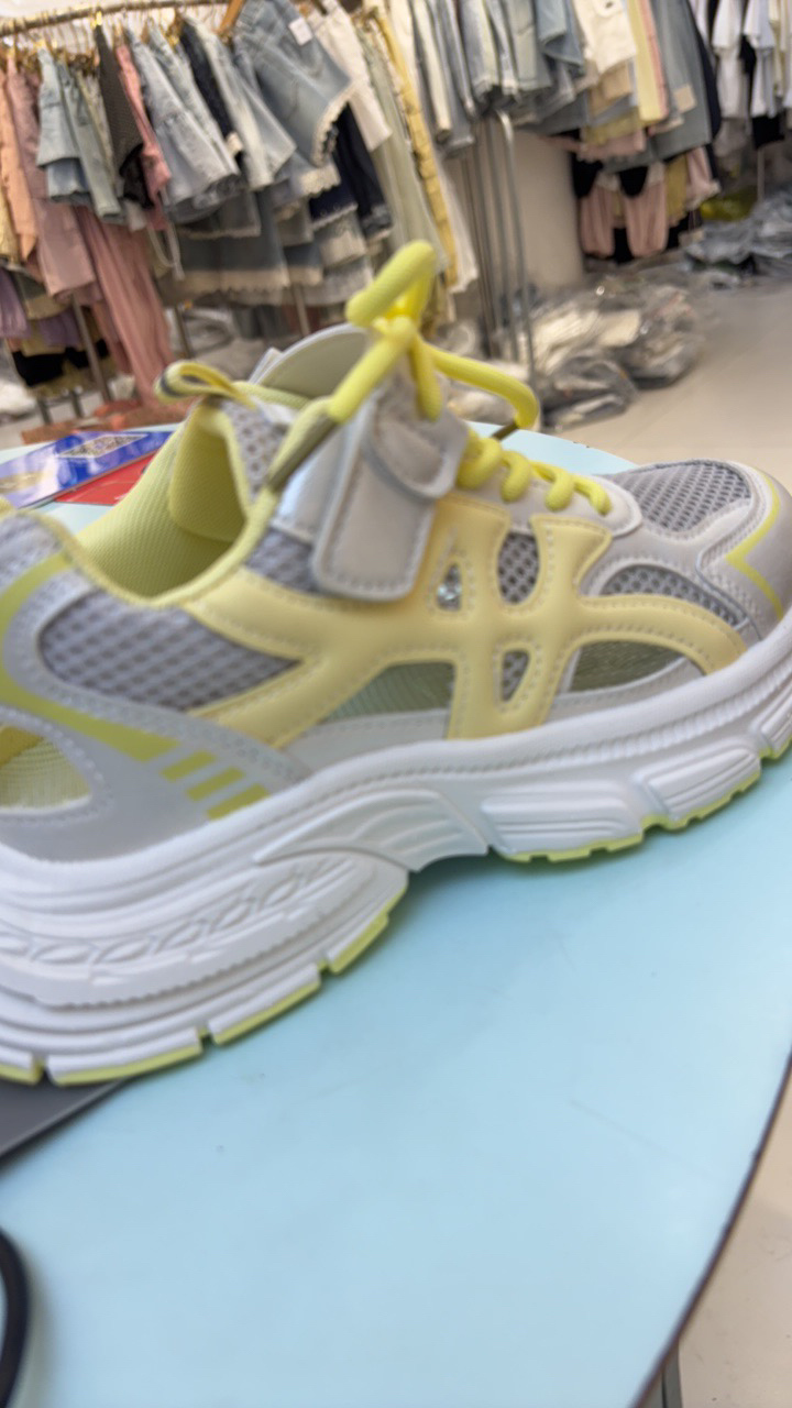 断码特价时尚童鞋（两双）