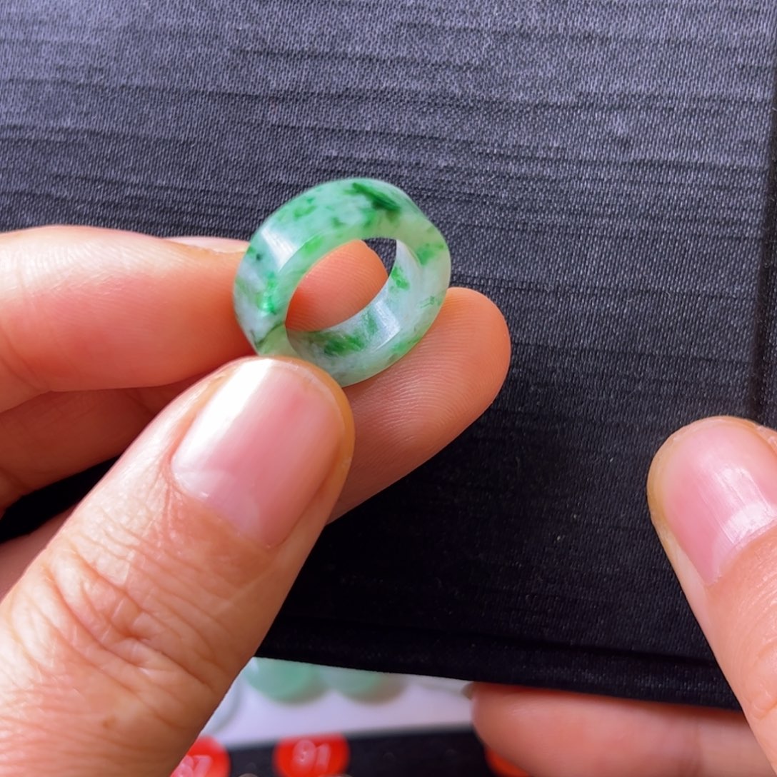 翡翠颈饰未镶嵌陌*跑环