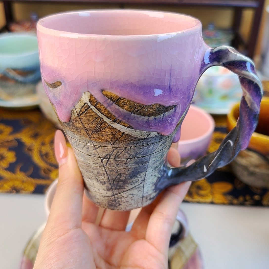 他家茶具瓷器真美！