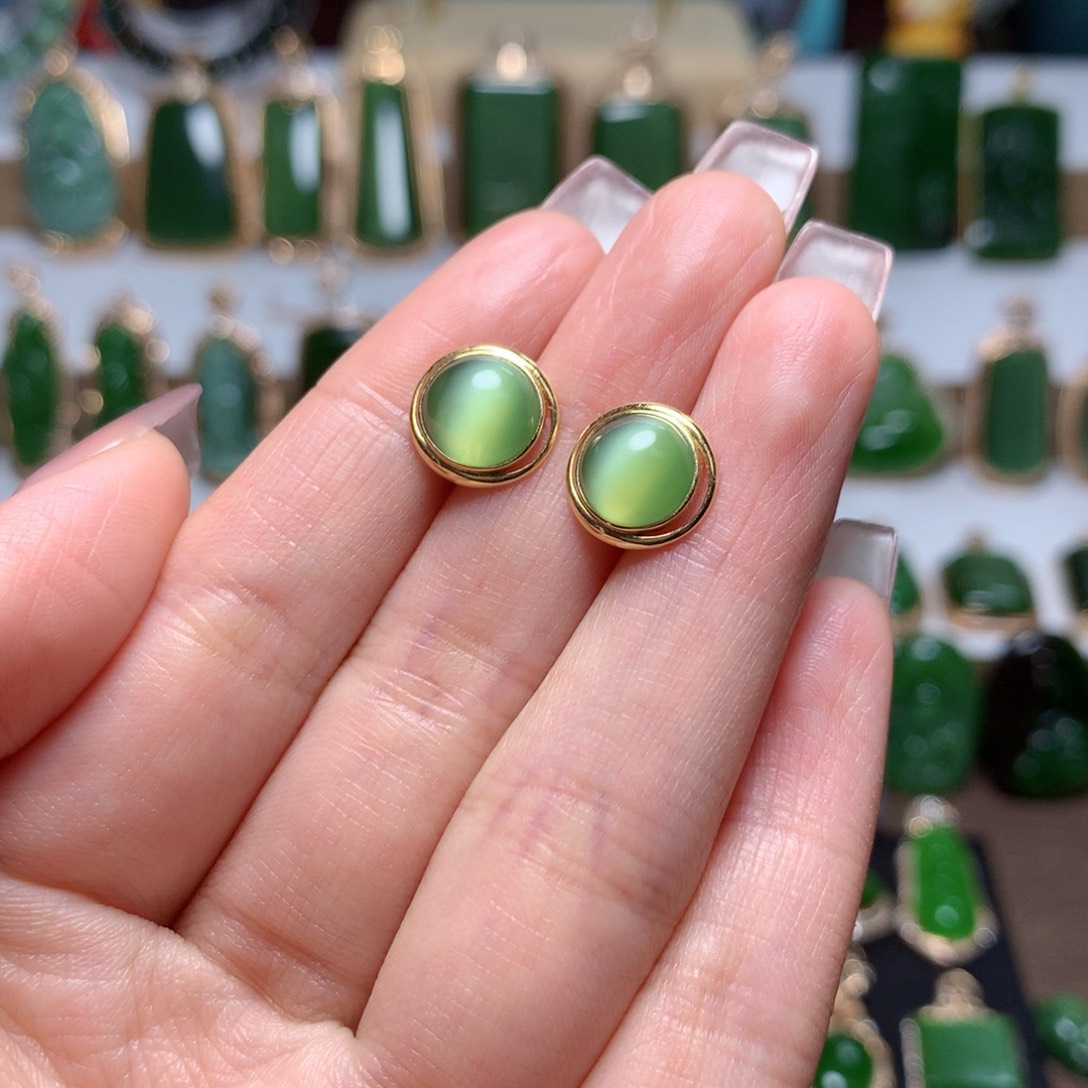 和田玉（碧玉）耳钉18K金镶嵌