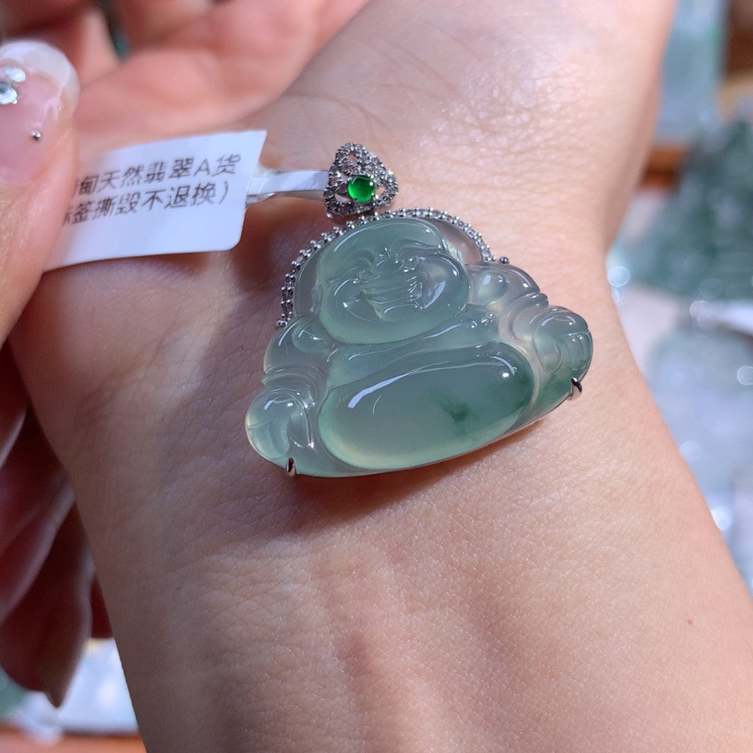 翡翠颈饰18K金镶嵌佛光