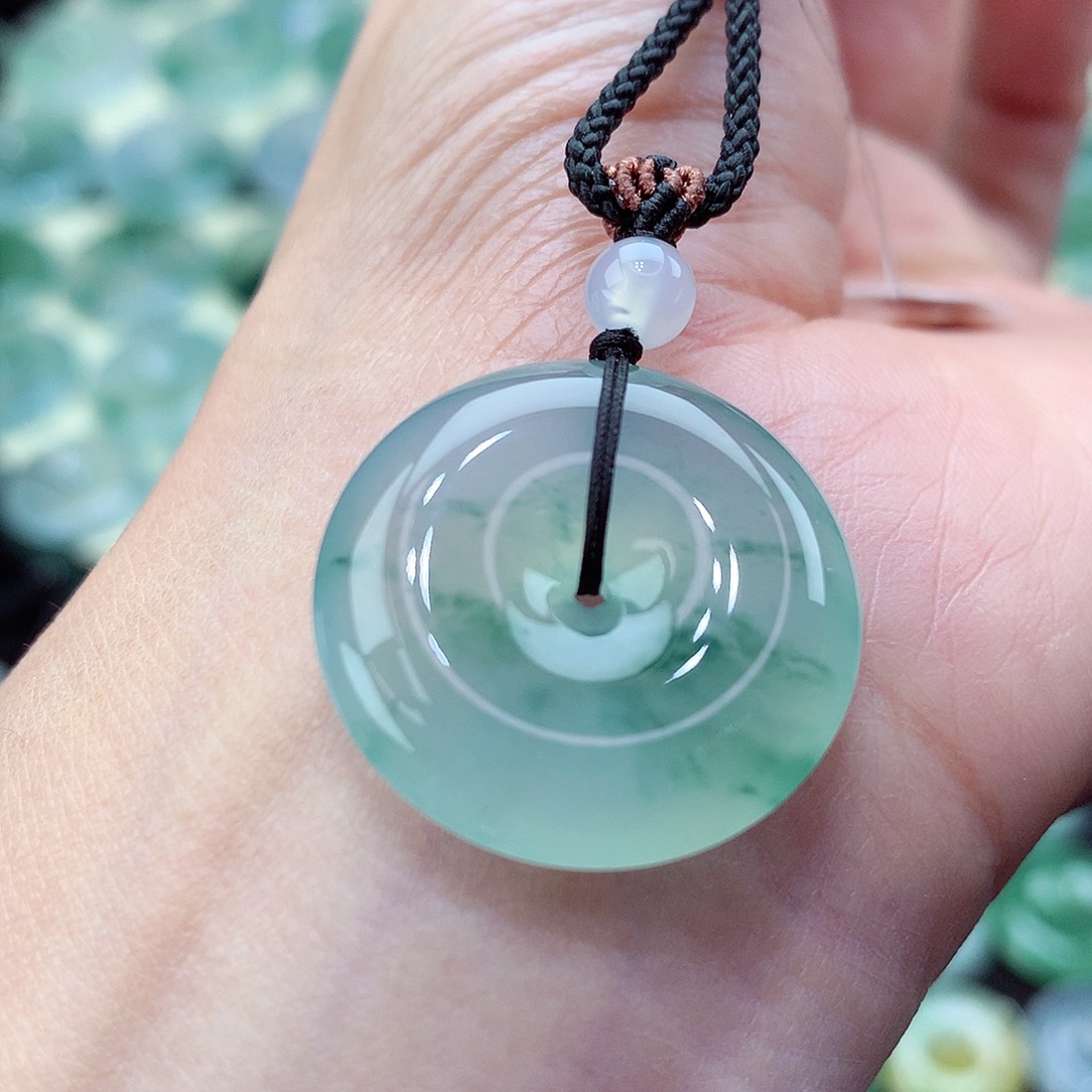 翡翠颈饰未镶嵌编号81。尺寸24.1-6.2