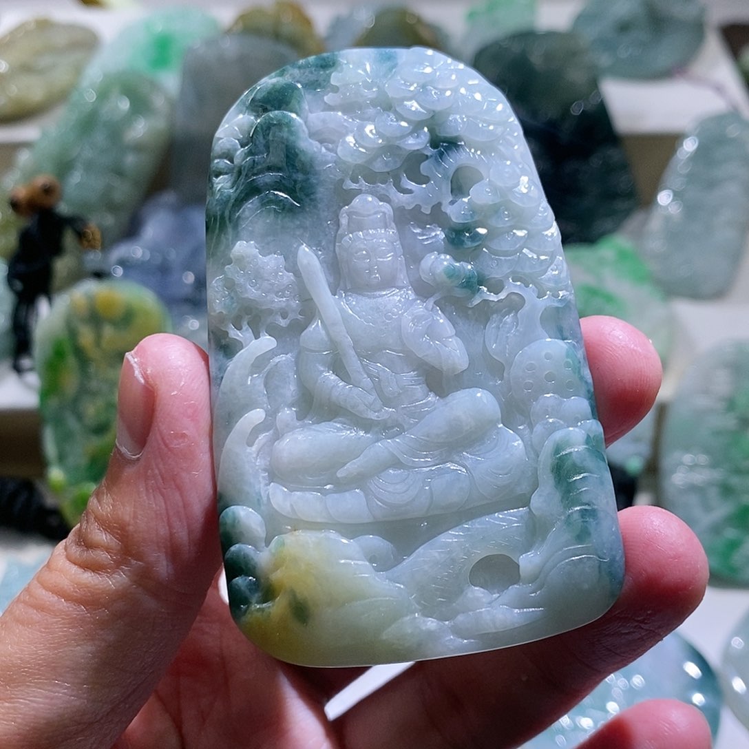 【闪购商品】翡翠颈饰未镶嵌山水虚空