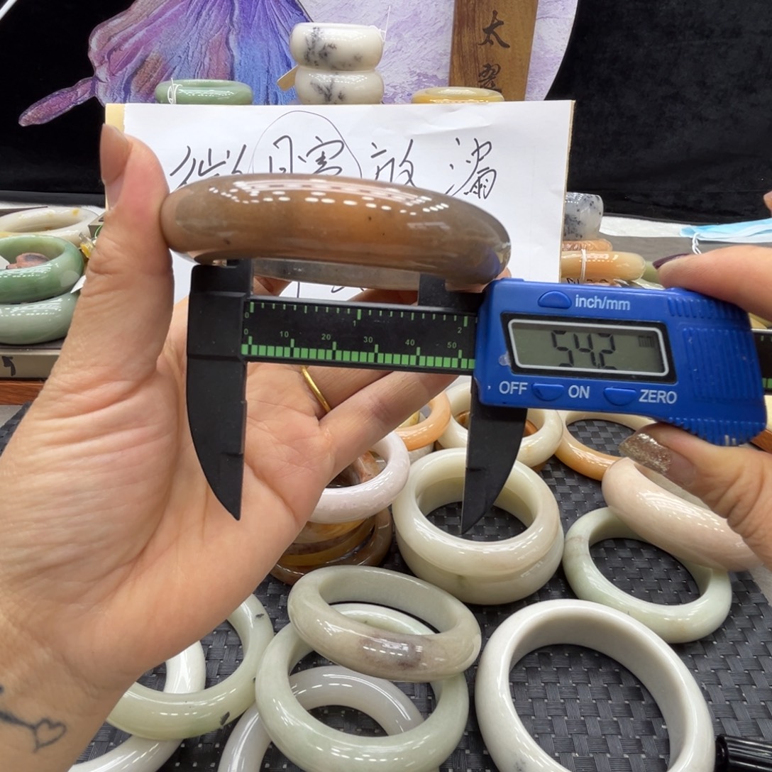 石英质玉未镶嵌手镯