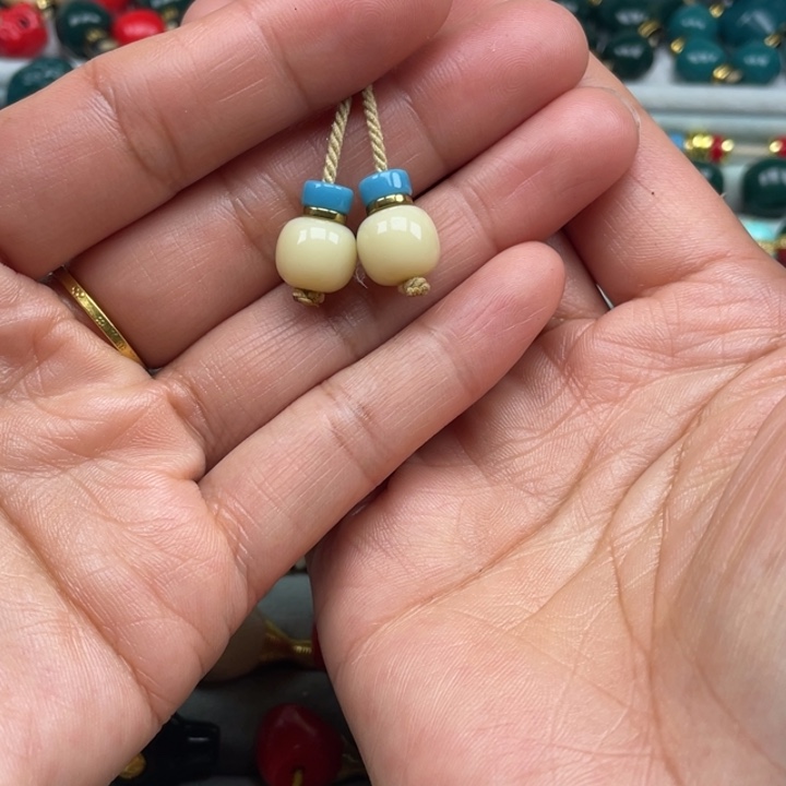 琉璃颈饰雪巴琉璃配饰