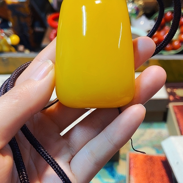蜜蜡颈饰未镶嵌主播的节目有多精彩啊我