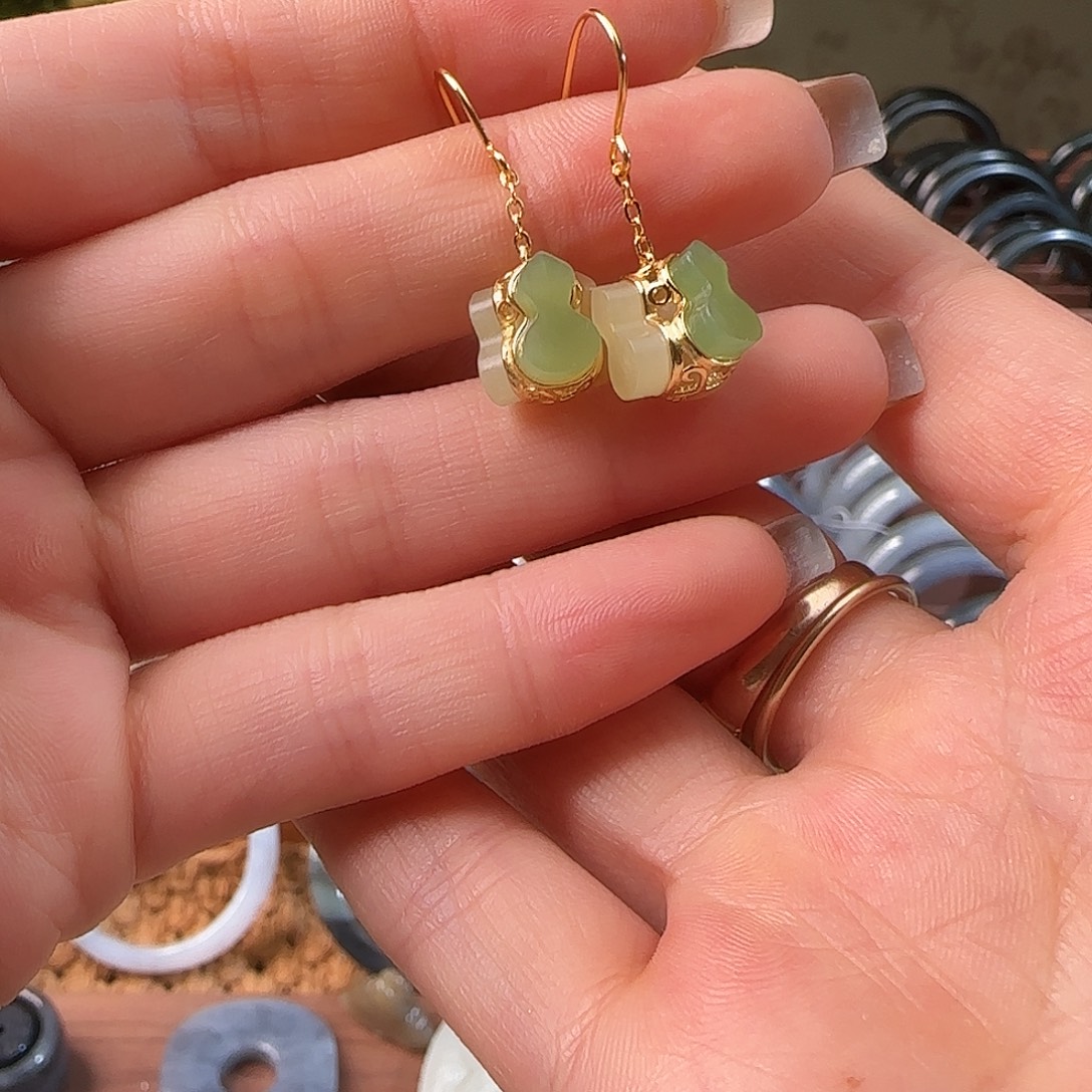 和田玉未镶嵌耳饰