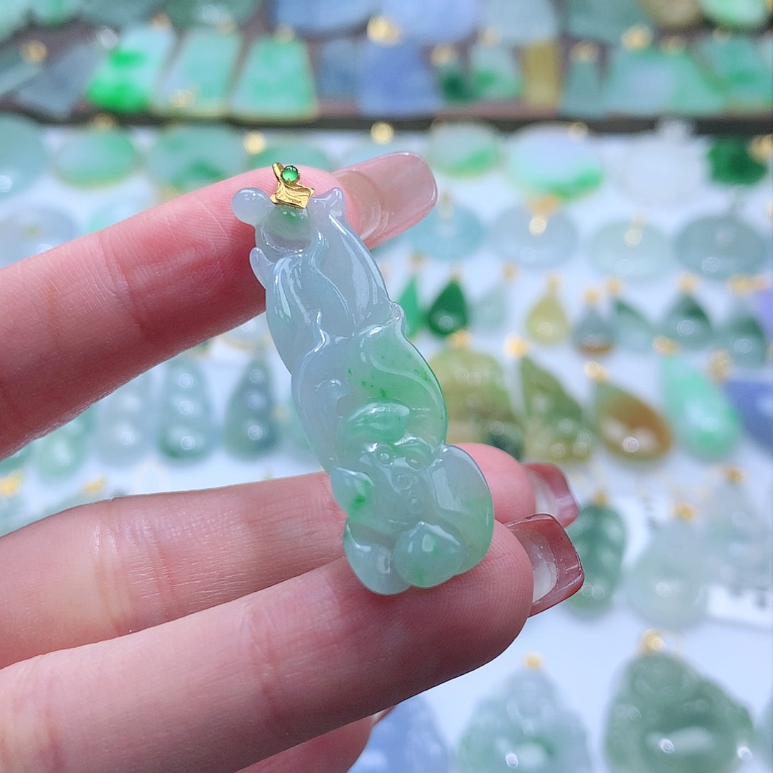 翡翠颈饰未镶嵌翡翠