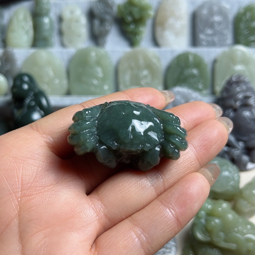 和田玉未镶嵌把件