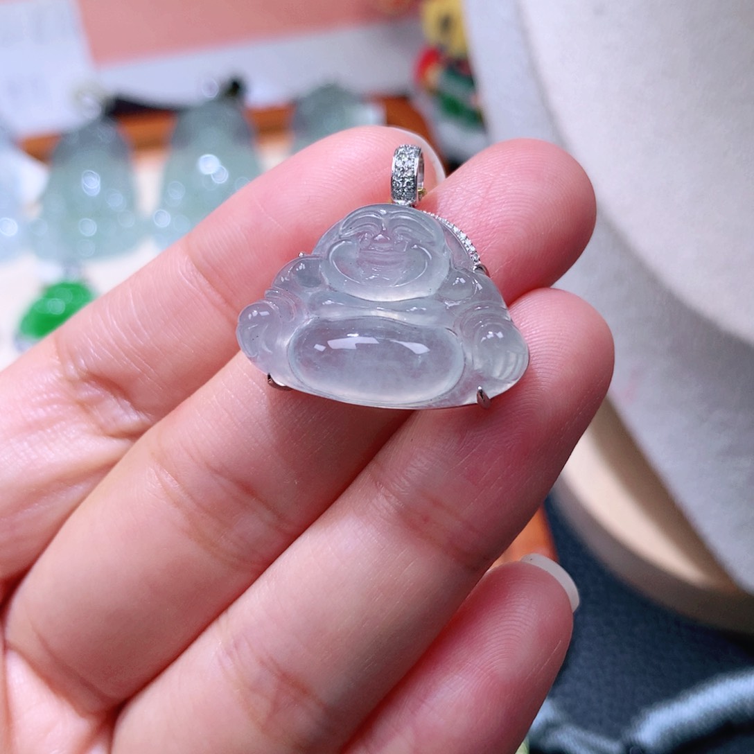 颈饰18K金镶嵌翡翠佛公