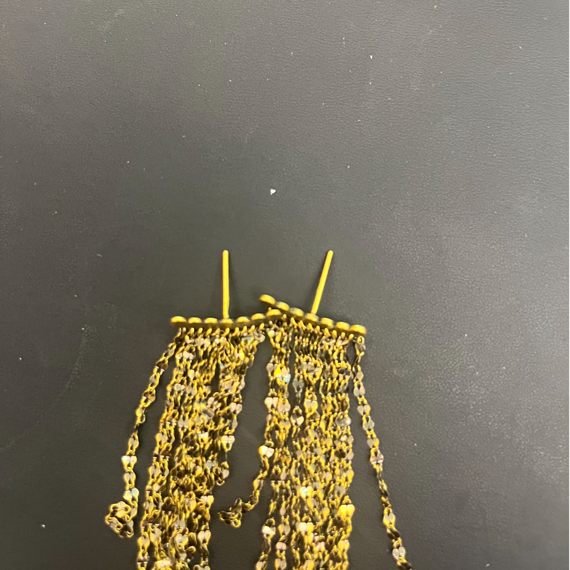 伊芙琳电黑工艺黄金足金复古时尚百搭简约亮片直针流苏耳饰