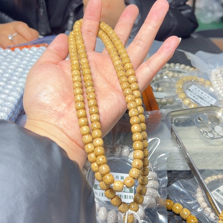 星月菩提手串鸡油黄98左右