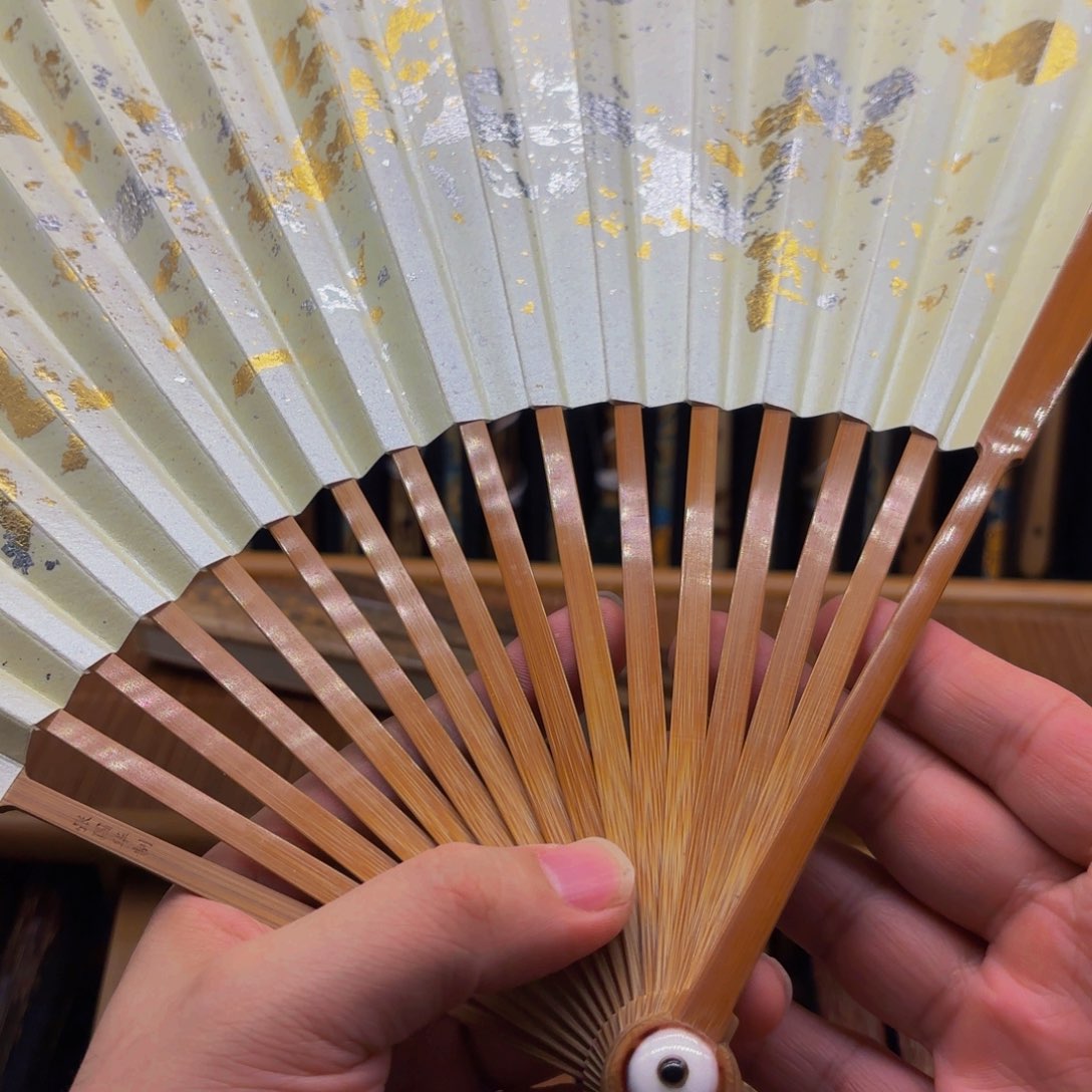 扇子全老和尚头白洒