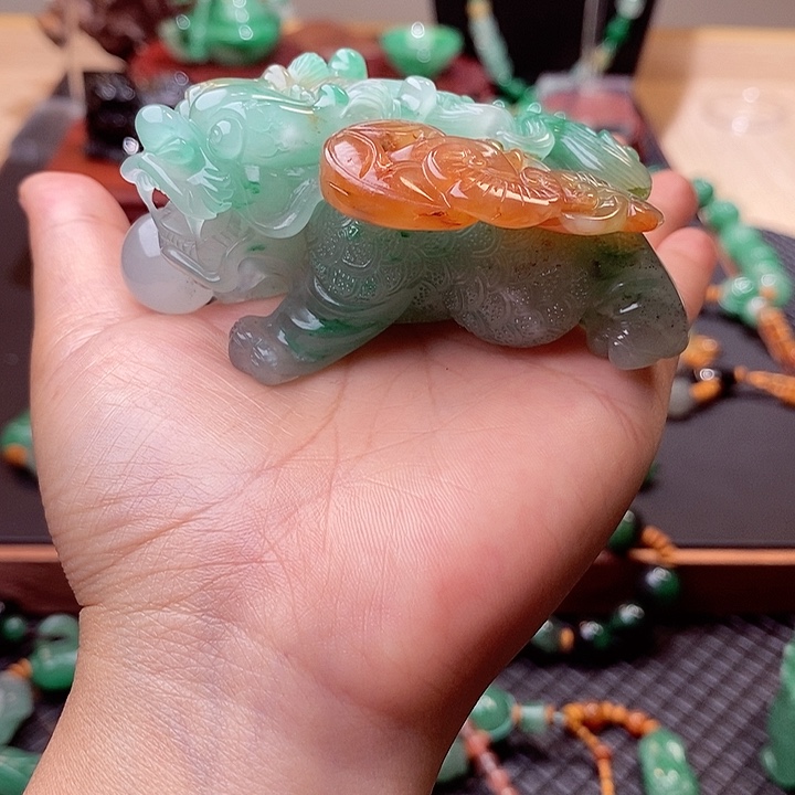 山***峰石英质玉（非洲翠）未镶嵌摆件