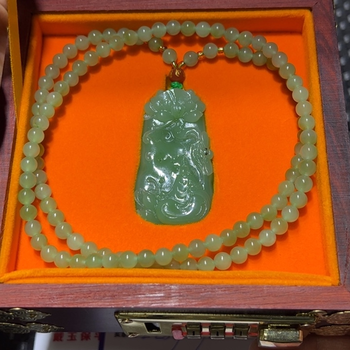 和田玉颈饰未镶嵌理**糖