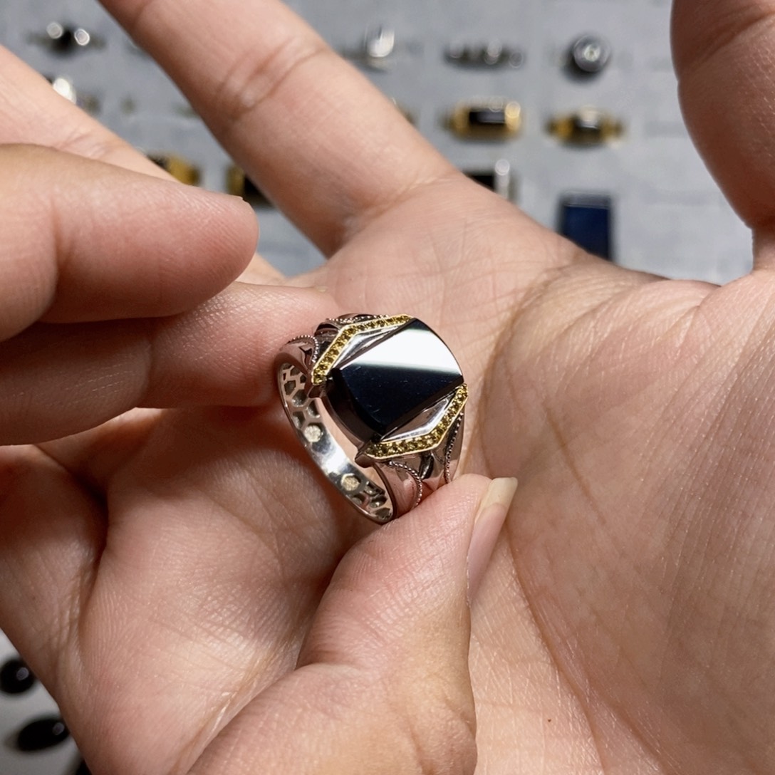 翡翠戒指18K金镶嵌墨翠戒指