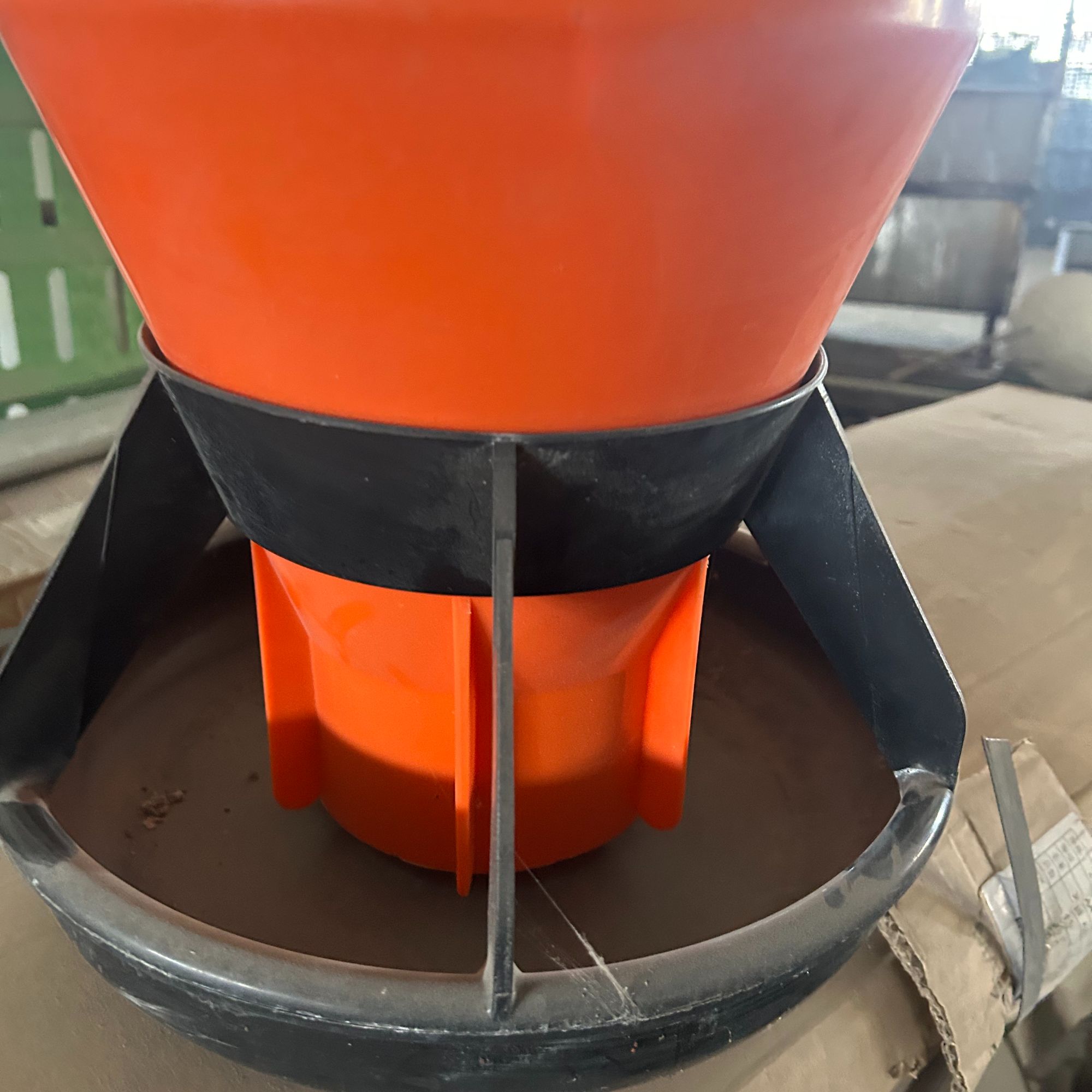 （有瑕疵 介意勿拍）小猪自动补料槽