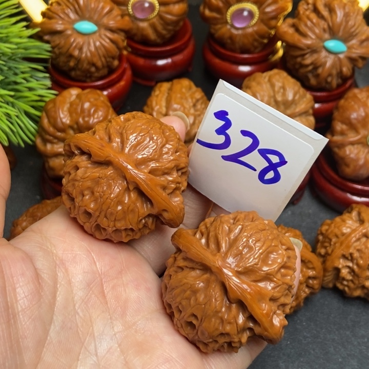 44宫灯328文玩核桃狮子头