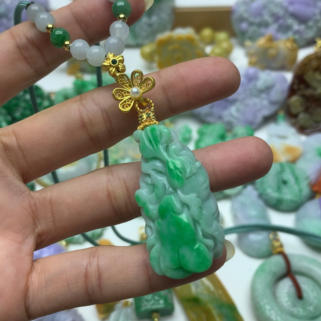 翡翠颈饰未镶嵌翡翠